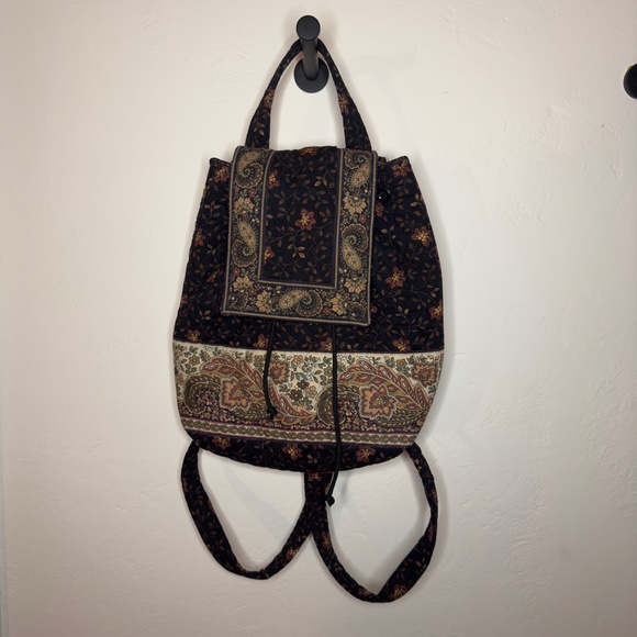 VERA BRADLEY BLACK FLORAL QUILTED BACKPACK - Picture 1 of 3